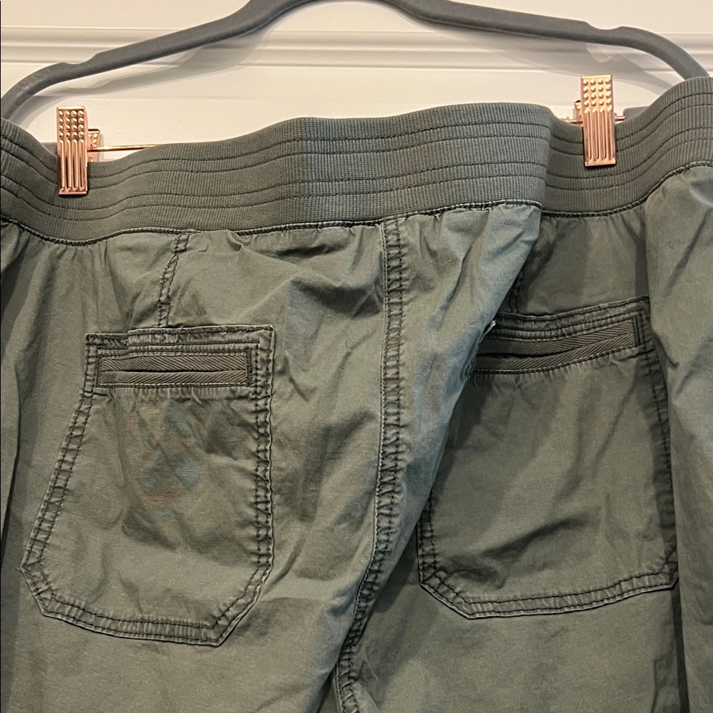 Chico's Olive Green Capris/Cropped - Picture 9 of 12